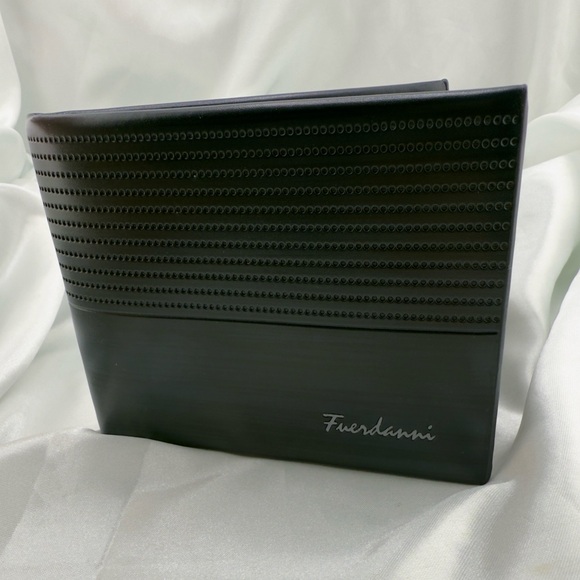 Elegant Black and Tan Men's Wallet - Picture 11 of 11